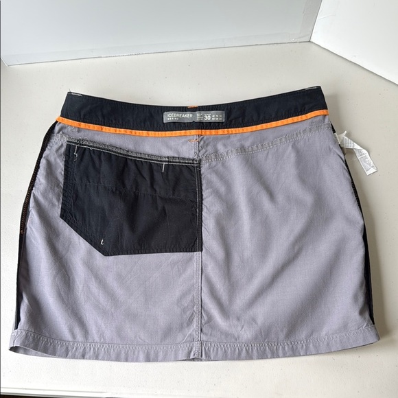 Icebreaker Gray Destiny Skirt Lightweight
Merino Wool Blend - Picture 11 of 16